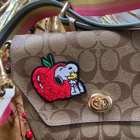 COACH X PEANUTS KARLEE CROSSBODY SIGNATURE CANVAS WITH SNOOPY - Picture 3 of 6
